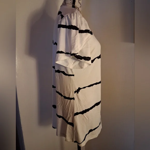 Sale Bold Stripped Overlap Sleeve Top - Picture 3 of 7